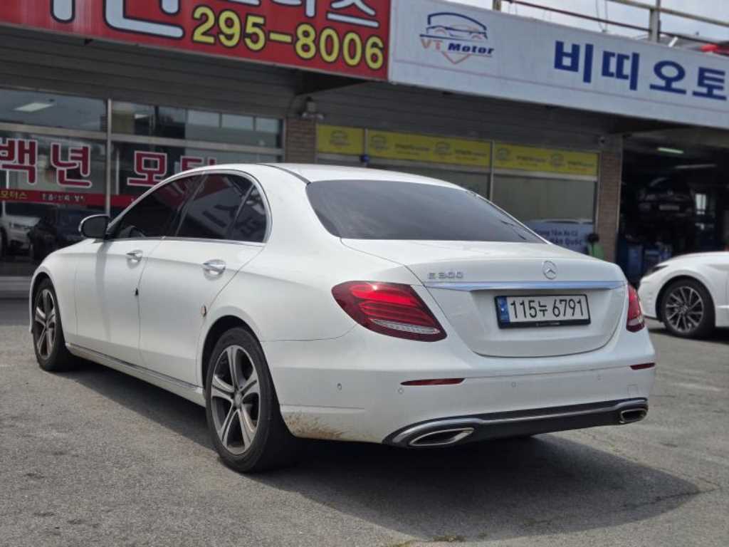 Mercedes Benz E class - Vista 3