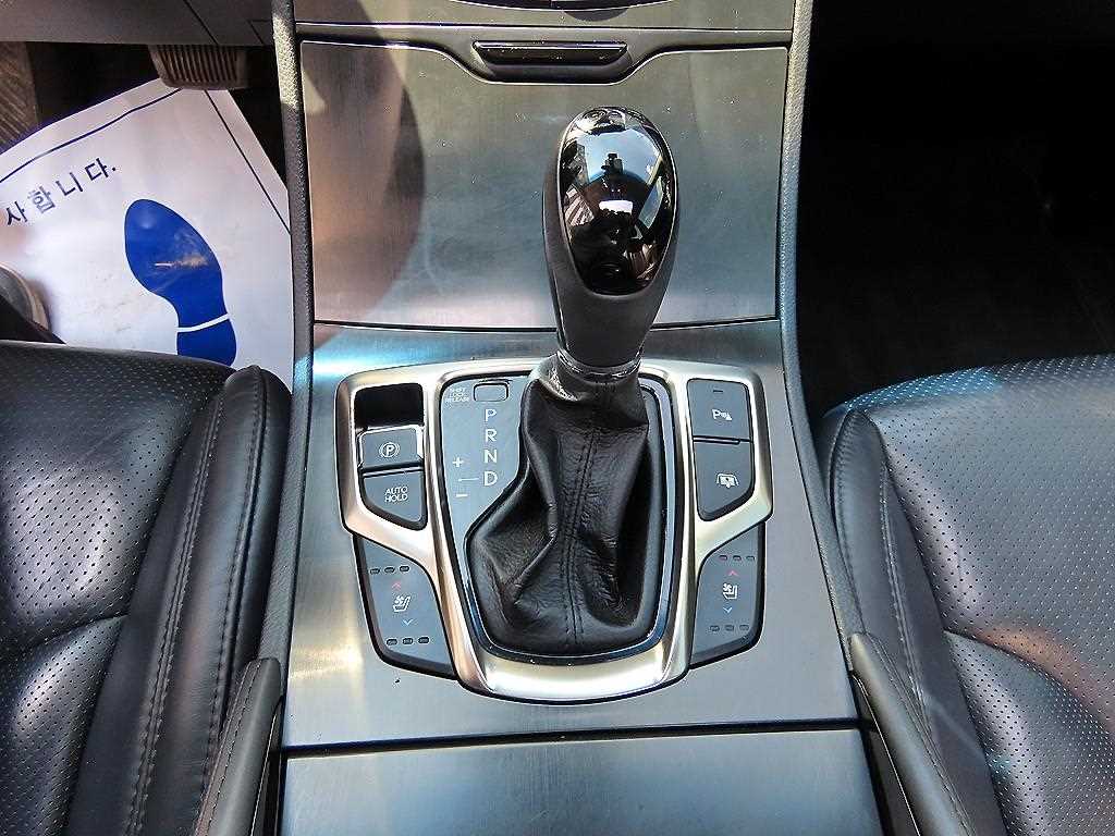 HYUNDAI Grandeur - Vista 10
