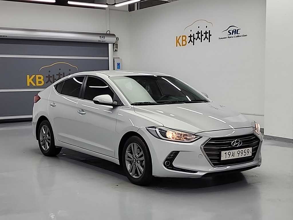 HYUNDAI Avante - Vista 4