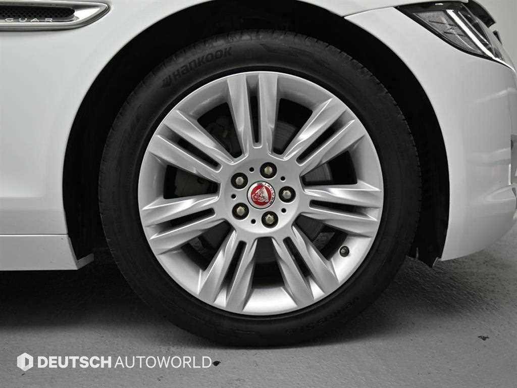 Jaguar XF - Vista 5