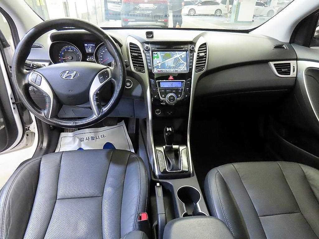 HYUNDAI i30 - Vista 10