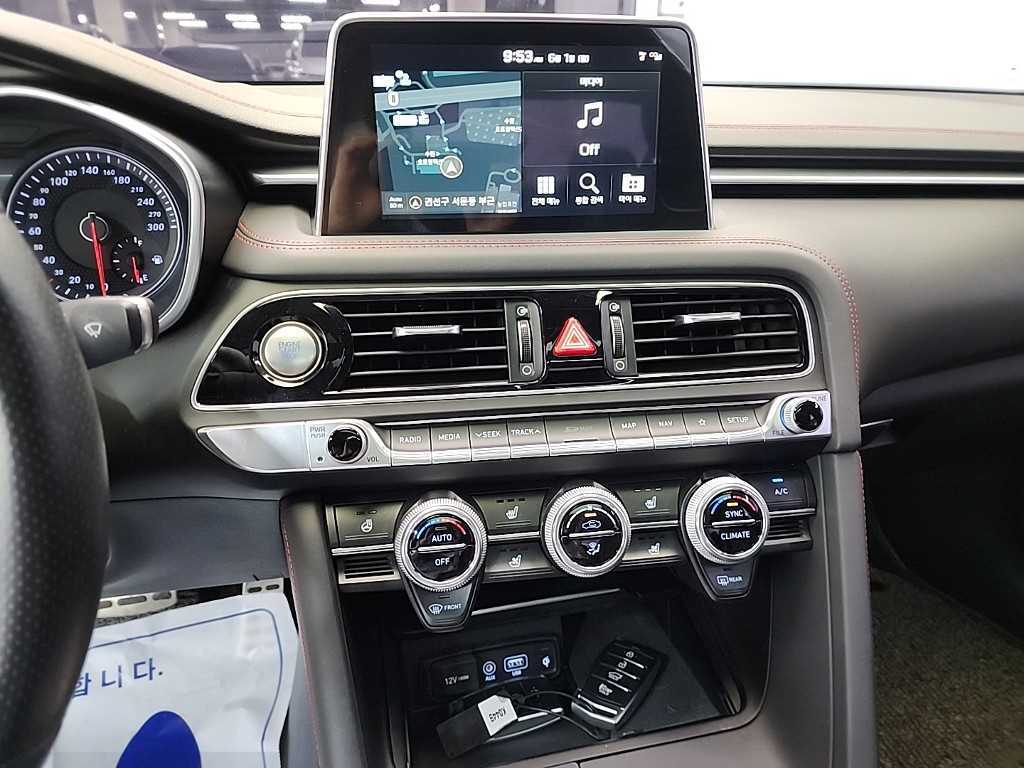 Genesis G70 - Vista 10