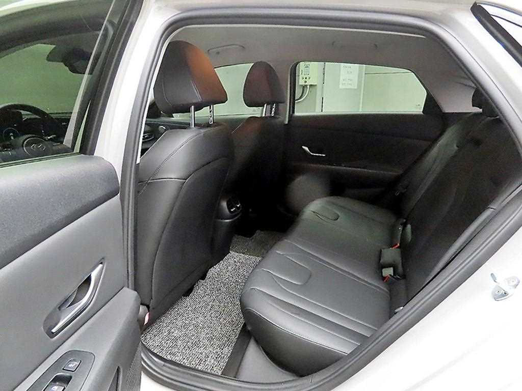 HYUNDAI Avante - Vista 8