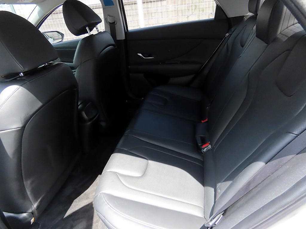 HYUNDAI Avante - Vista 6