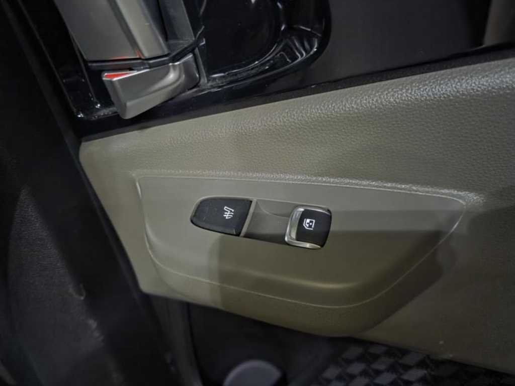 KIA Carnival - Vista 12