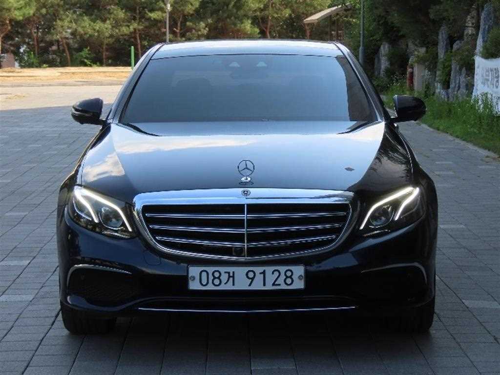 Mercedes Benz E class 2019 Azul - Importación desde Corea - HF Imports Iquique - Foto 1