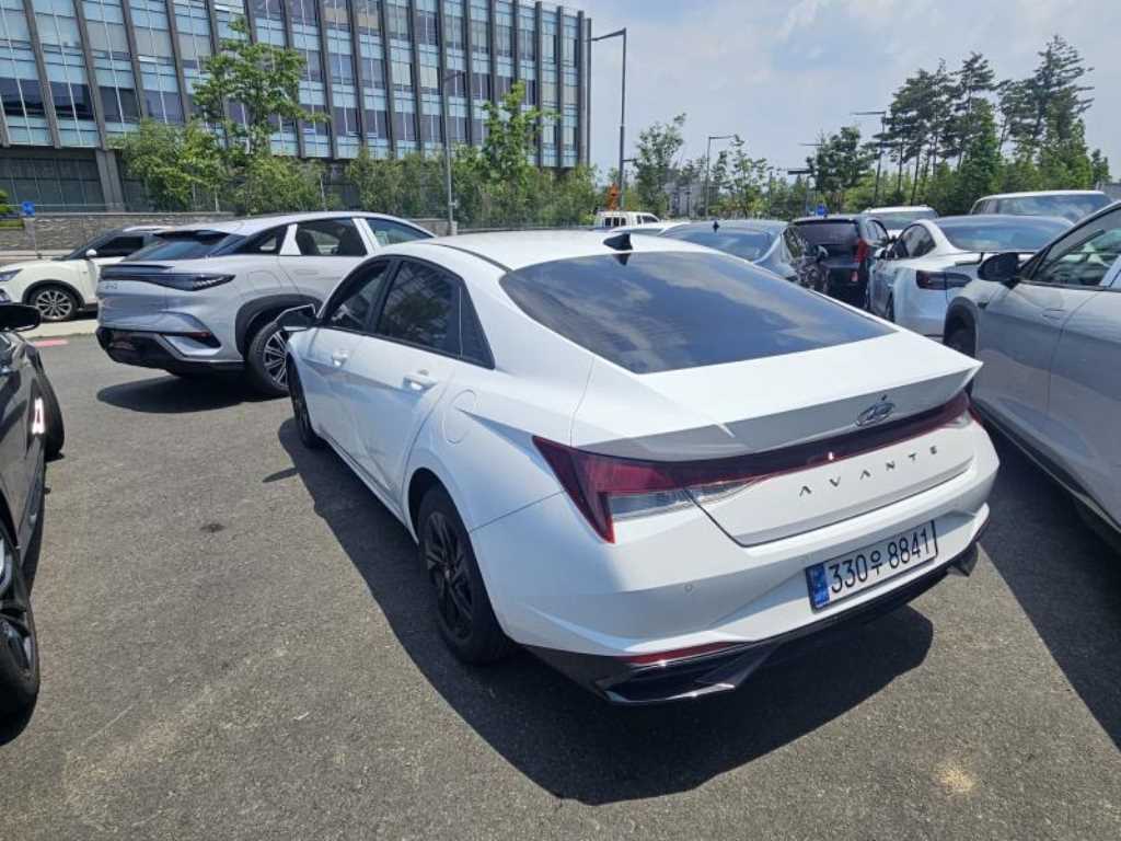 HYUNDAI Avante - Vista 4