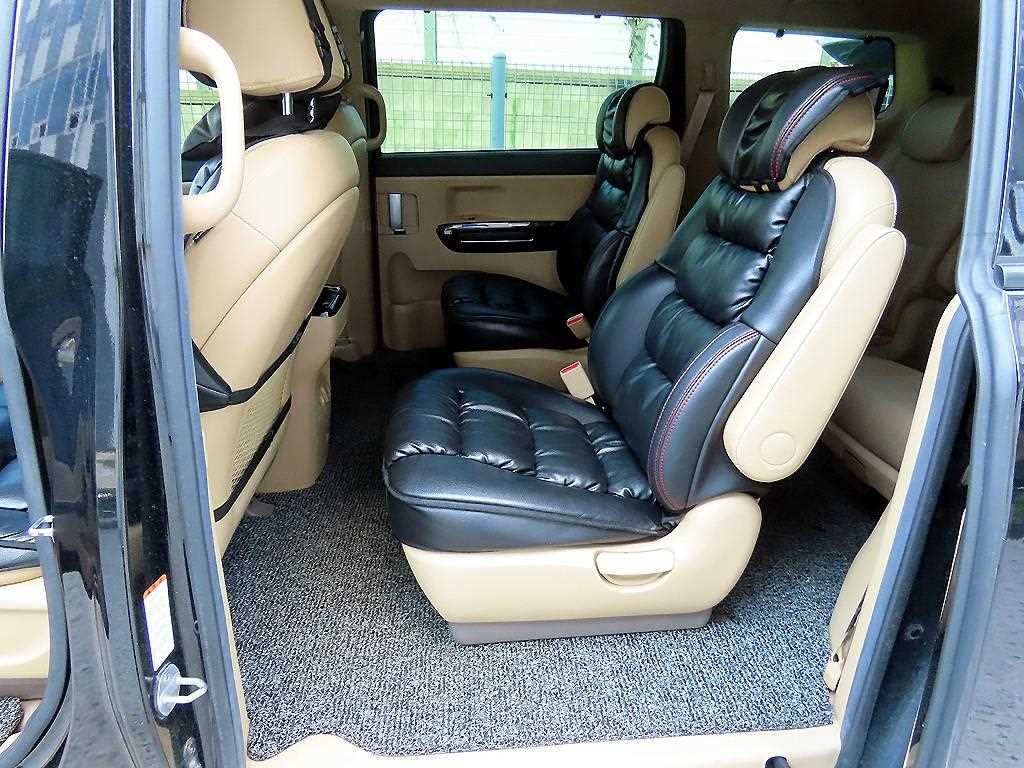 KIA Carnival - Vista 9