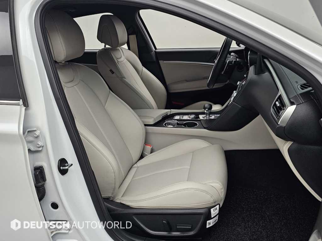 Genesis G70 - Vista 12