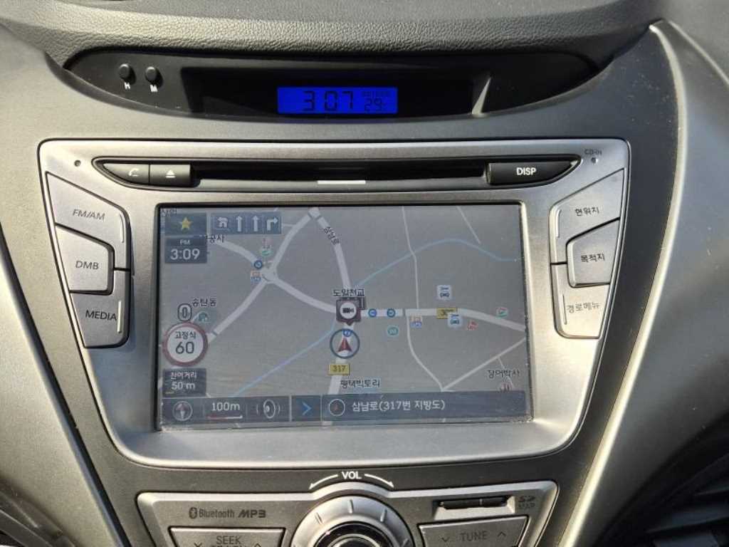 HYUNDAI Avante - Vista 12
