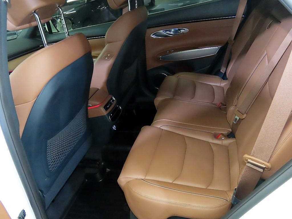 Genesis GV70 - Vista 7