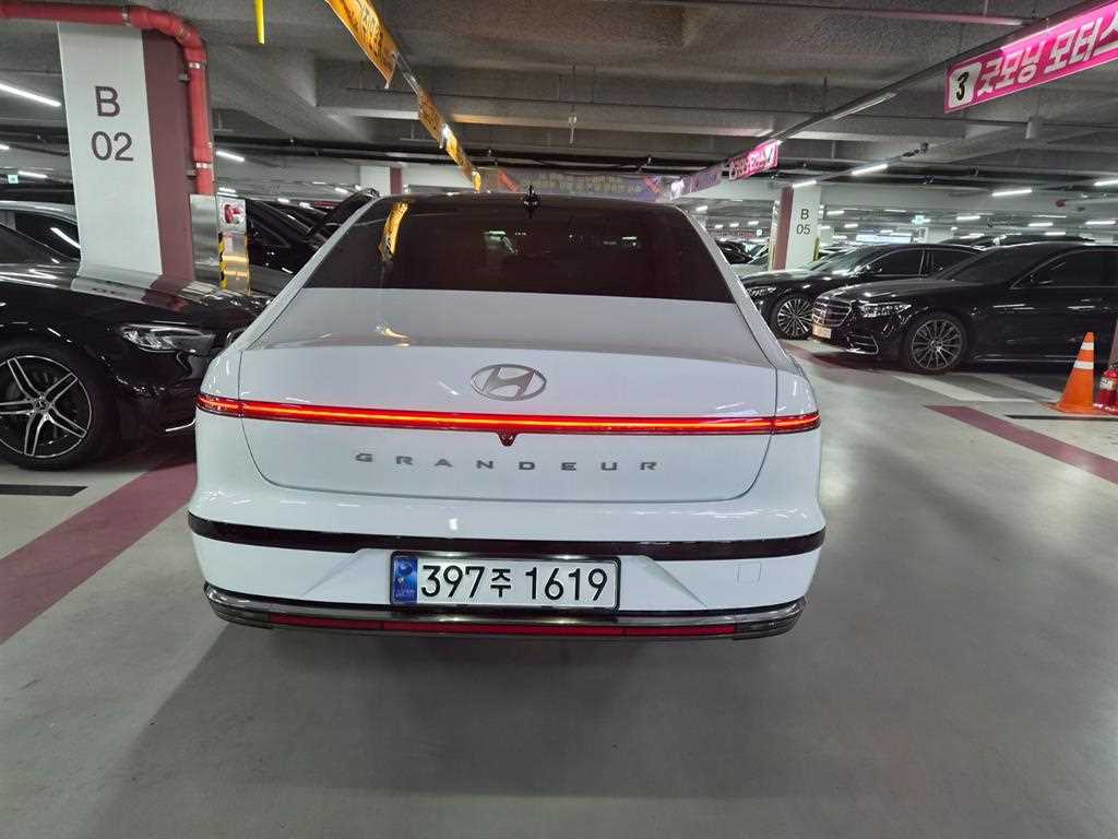 HYUNDAI Grandeur - Vista 5