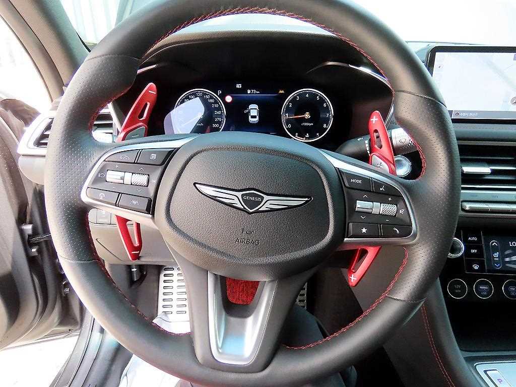 Genesis G70 - Vista 10