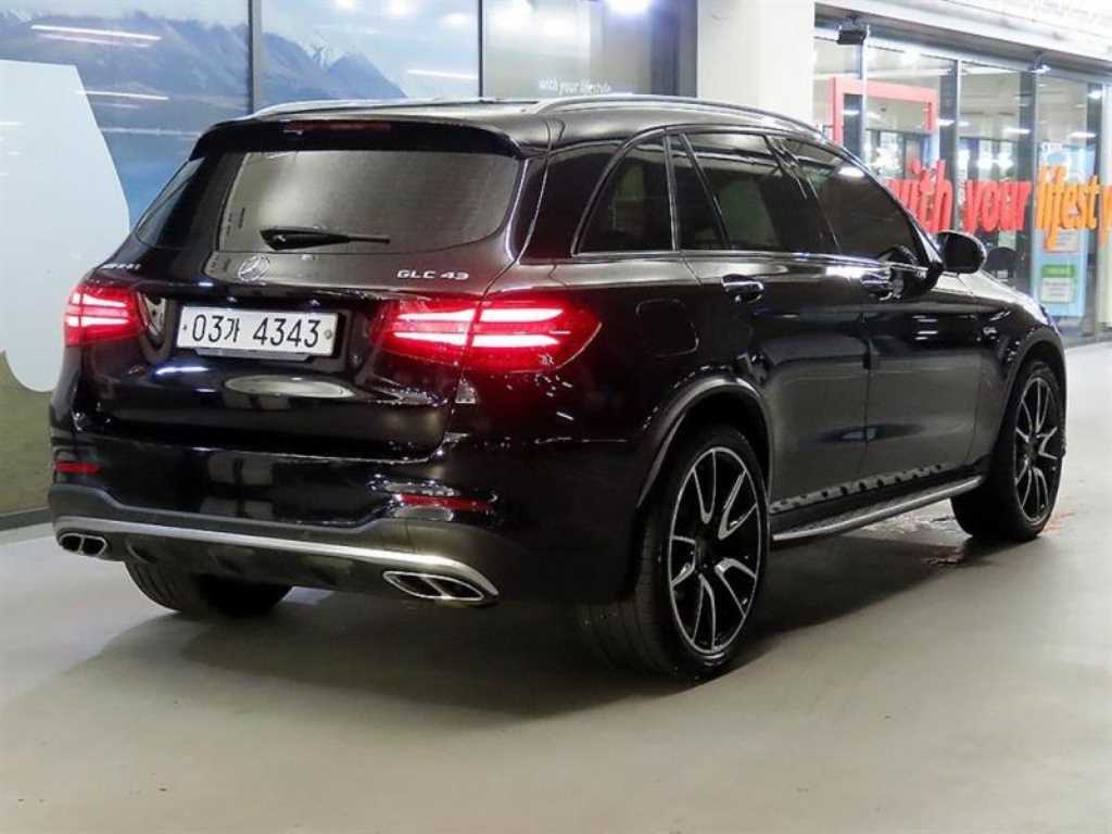Mercedes Benz GLC Class - Vista 4