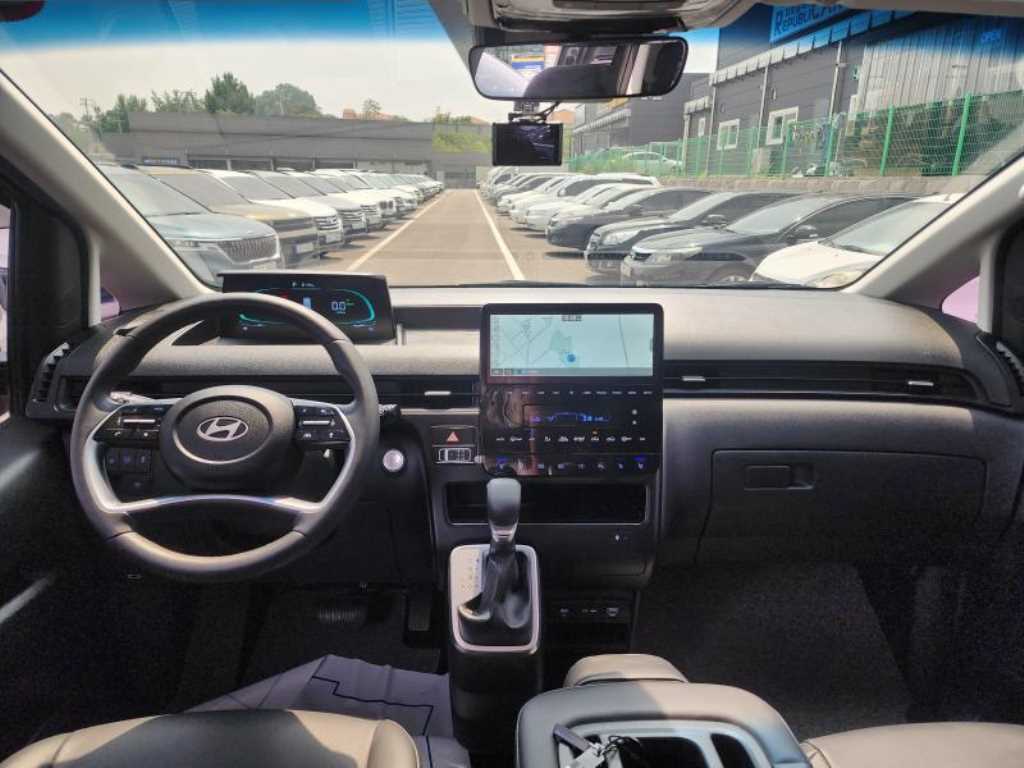 HYUNDAI Staria - Vista 10