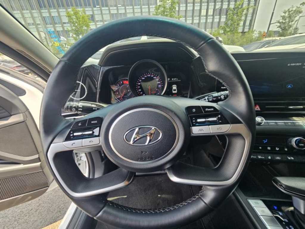 HYUNDAI Avante - Vista 9