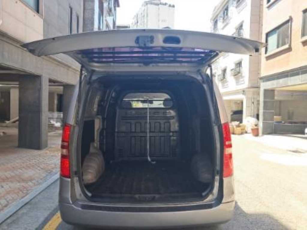 HYUNDAI Starex - Vista 5