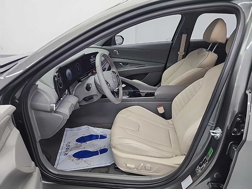 HYUNDAI Avante - Vista 11