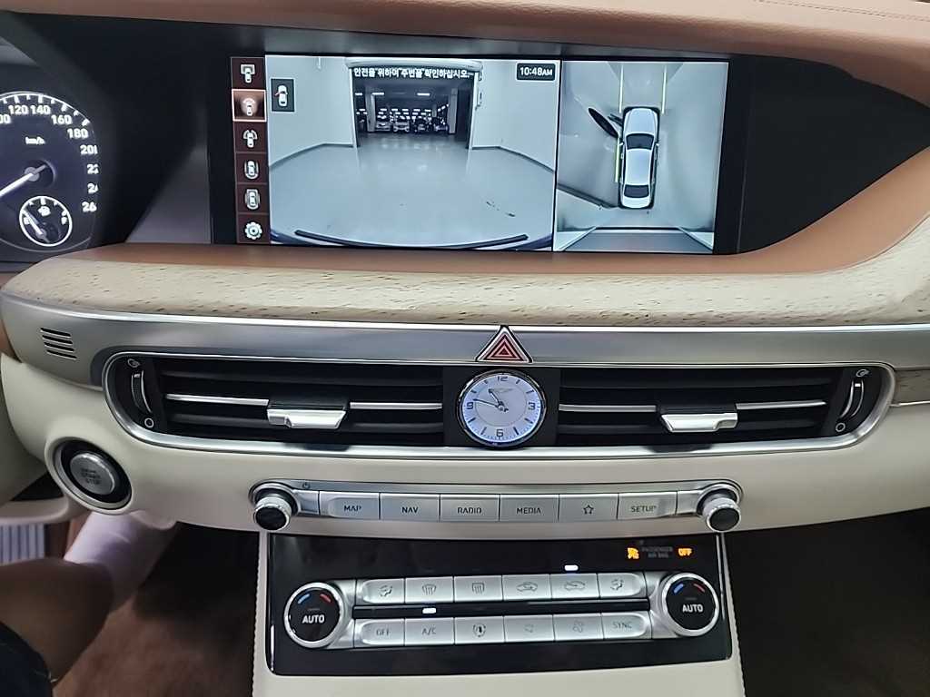 Genesis G90 - Vista 10