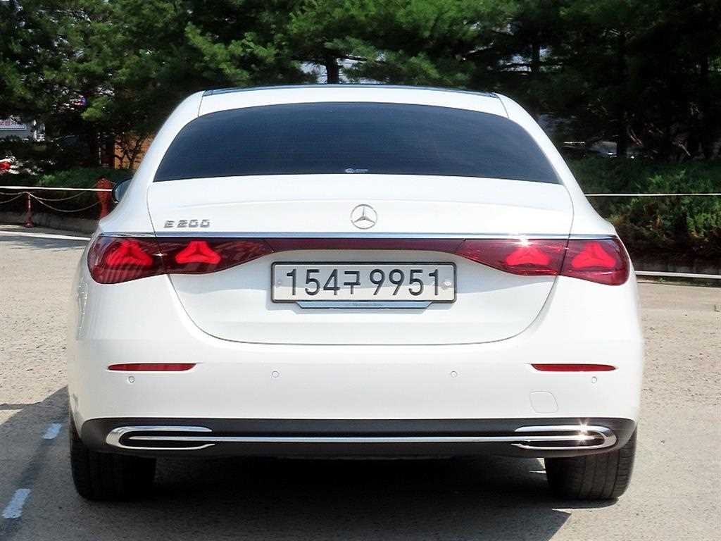 Mercedes Benz E class - Vista 5