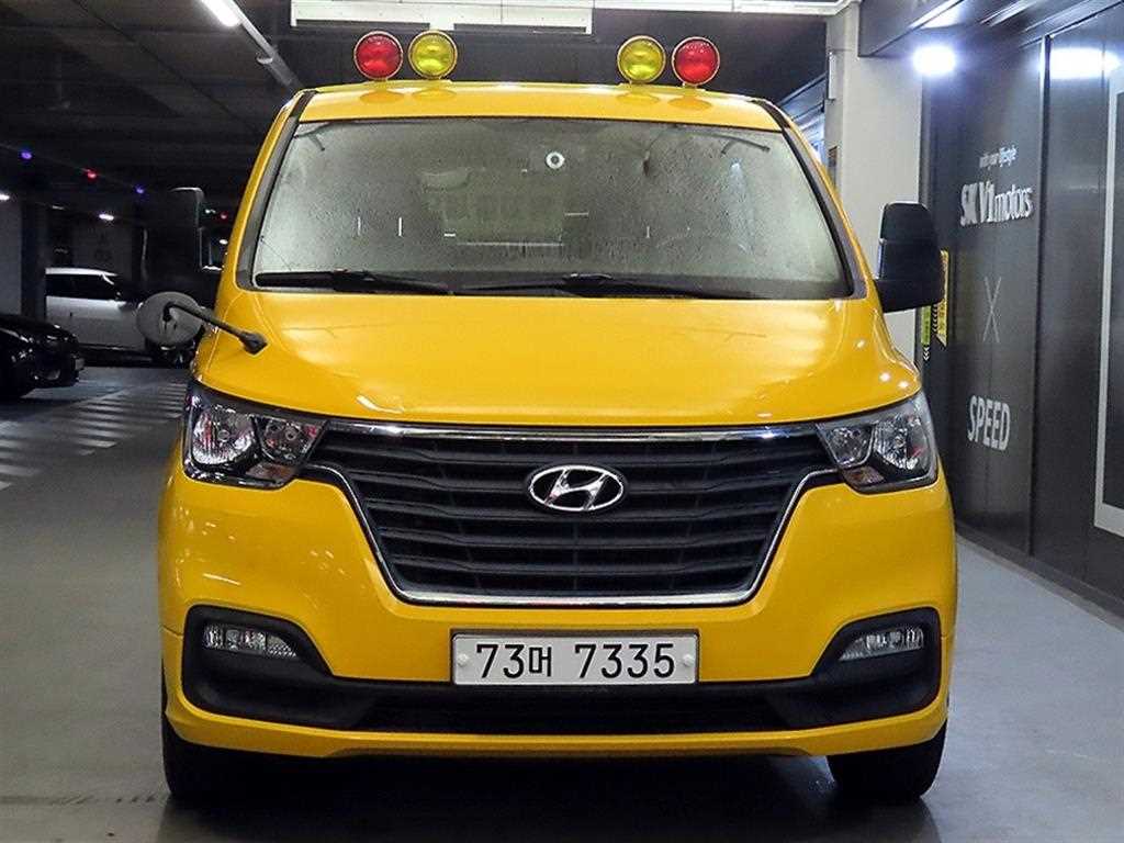 HYUNDAI Starex - Vista 2