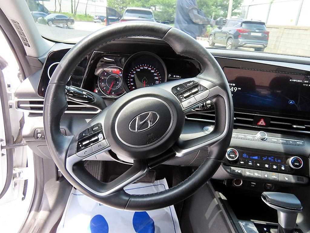 HYUNDAI Avante - Vista 8