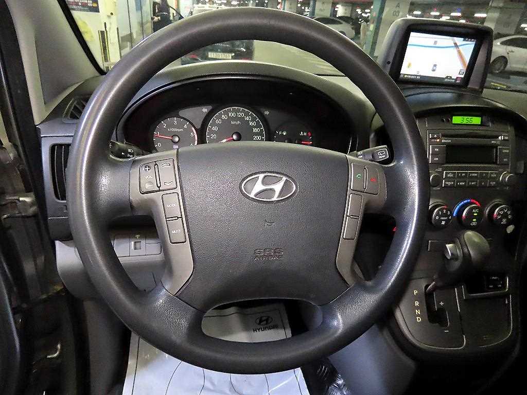 HYUNDAI Starex - Vista 8