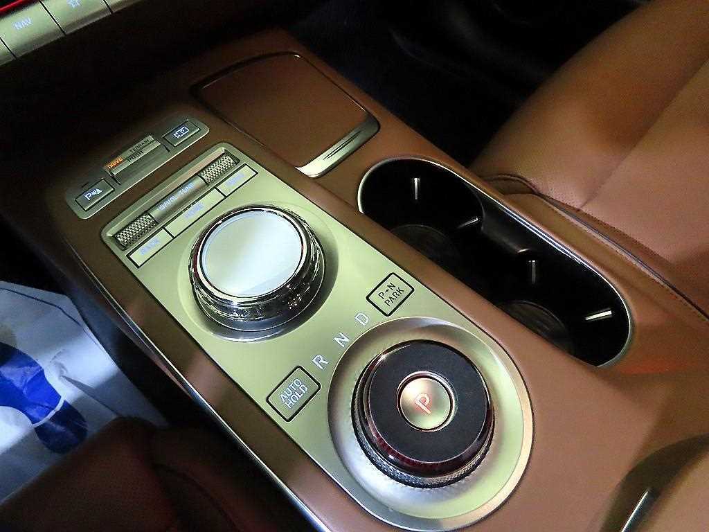 Genesis GV70 - Vista 12