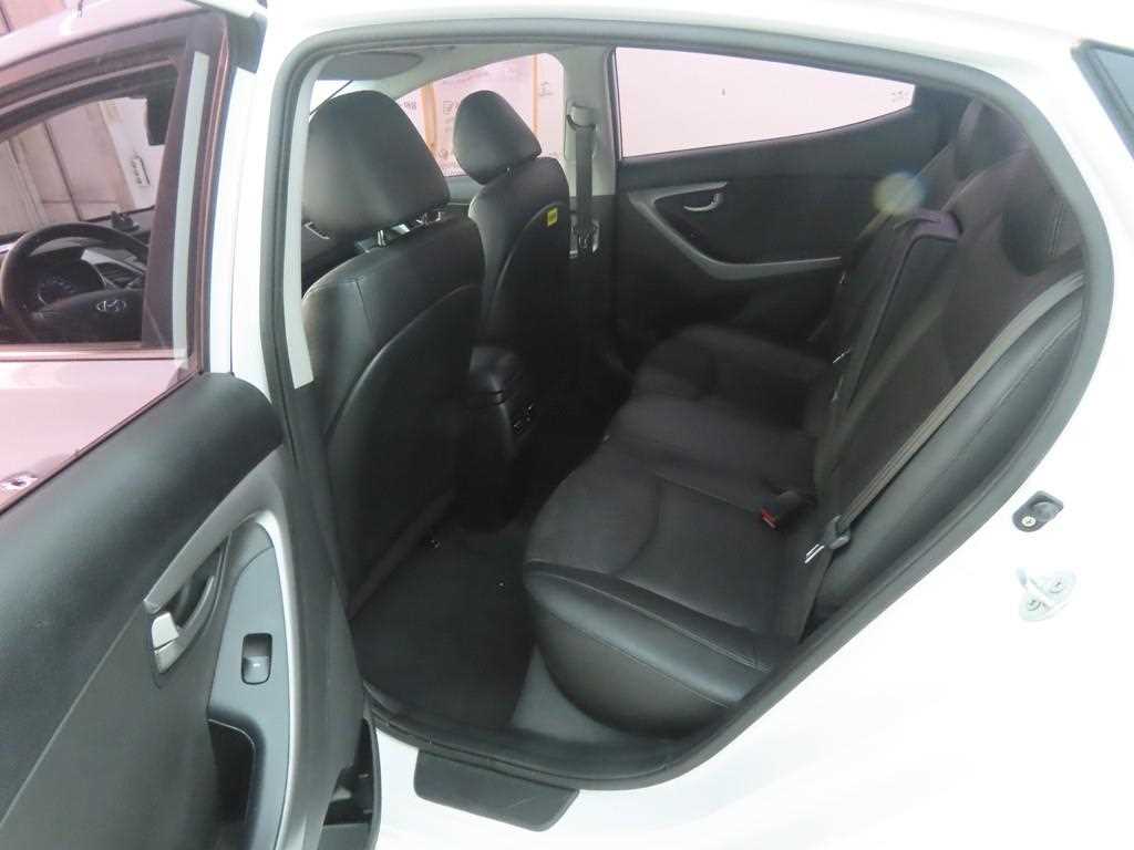 HYUNDAI Avante - Vista 6