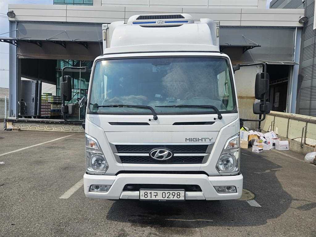 medium and large cargo truck