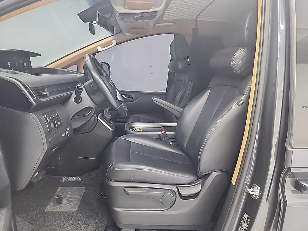 HYUNDAI Staria - Vista 11