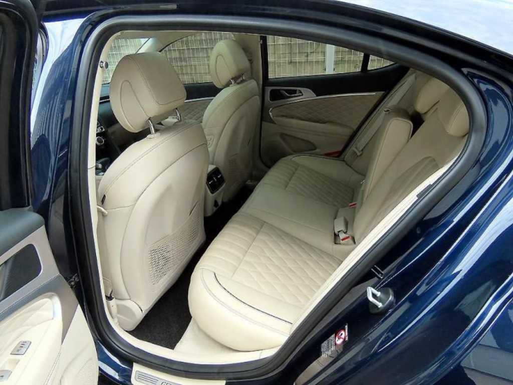 Genesis G70 - Vista 7
