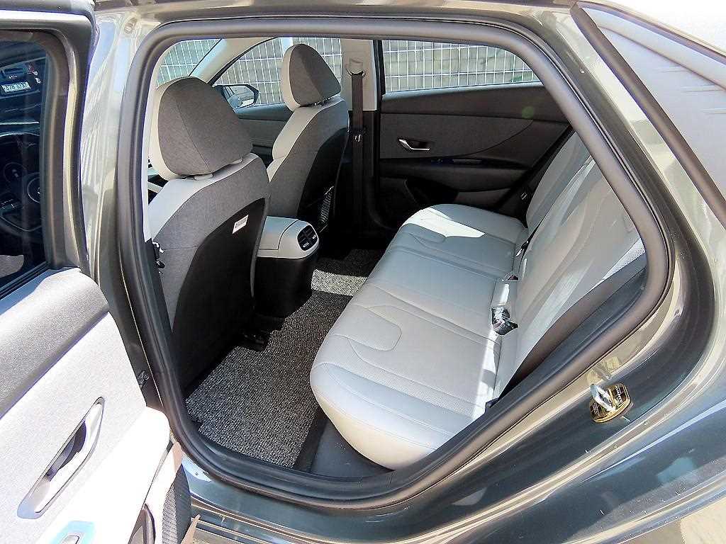 HYUNDAI Avante - Vista 6