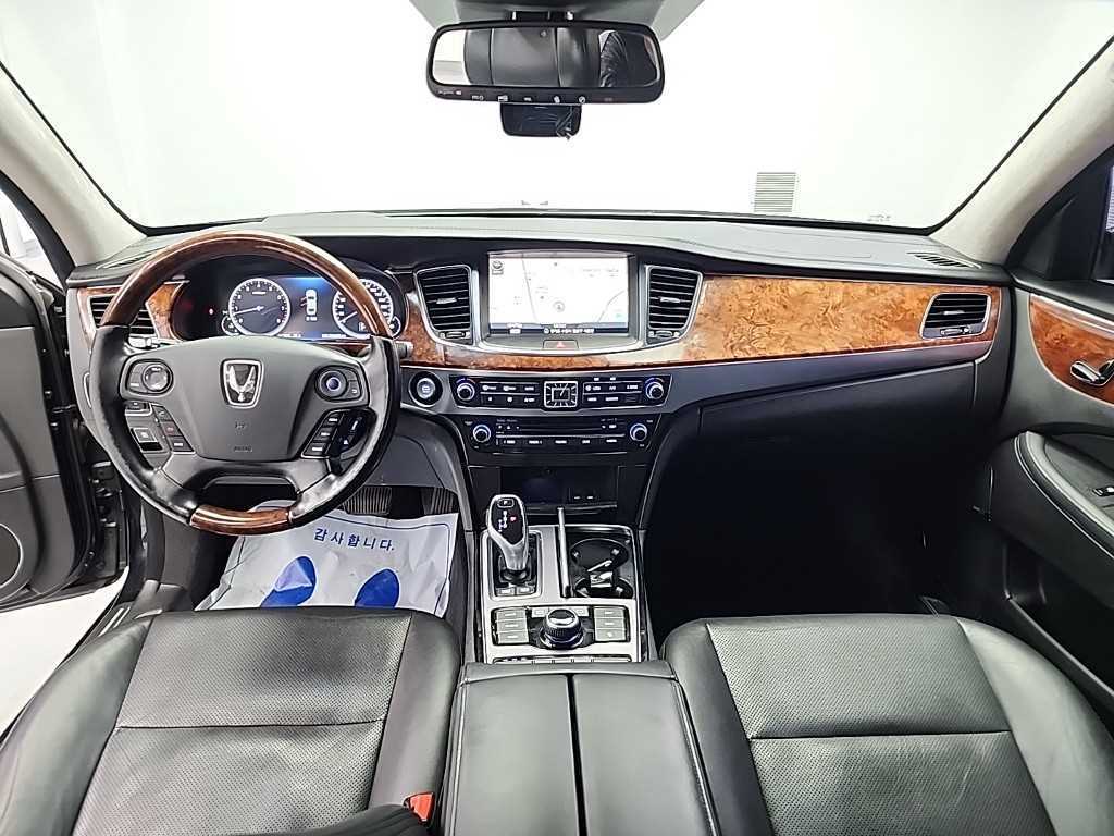 HYUNDAI Equus - Vista 7