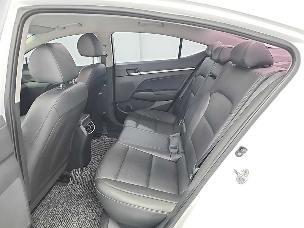 HYUNDAI Avante - Vista 12