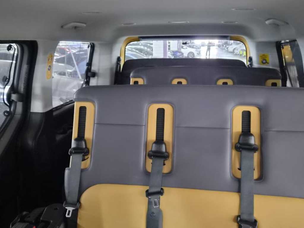 HYUNDAI Staria - Vista 11