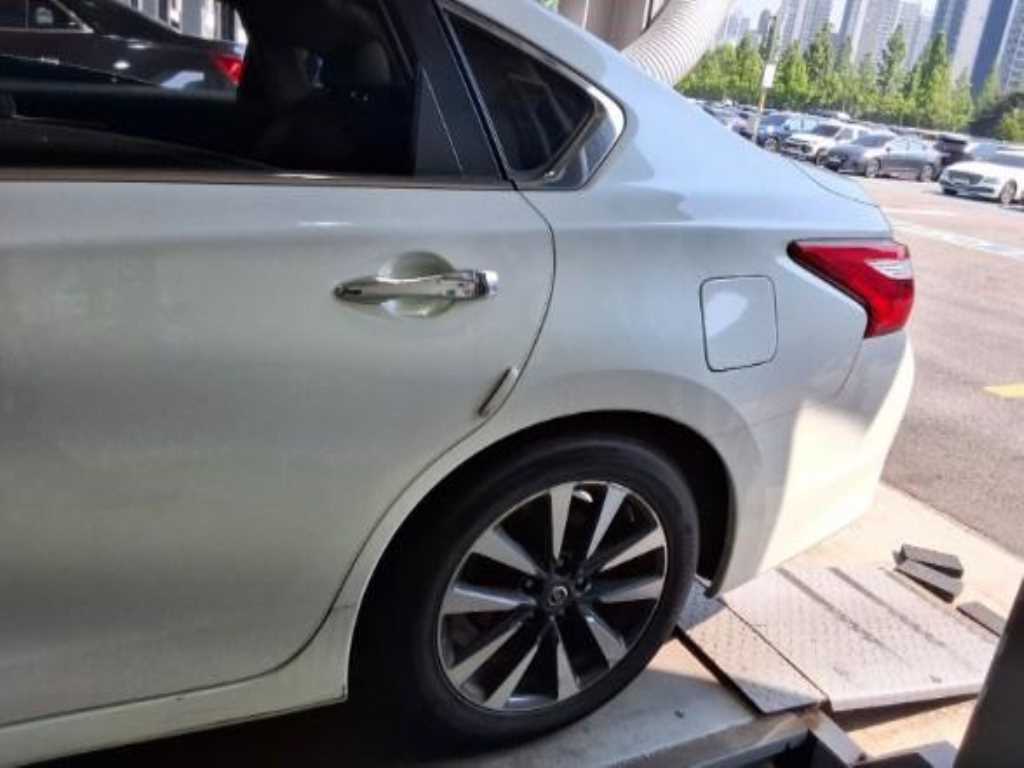 Nissan Altima - Vista 6