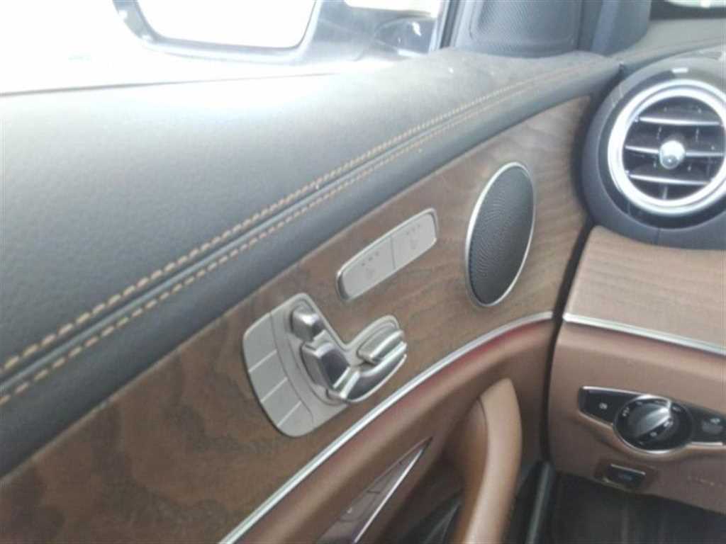 Mercedes Benz E class - Vista 3