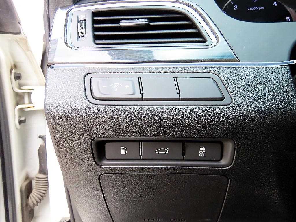 HYUNDAI Sonata - Vista 12