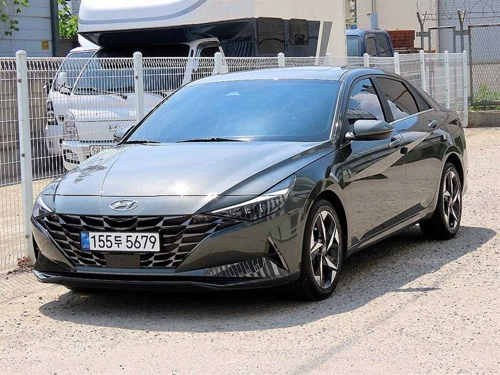 HYUNDAI Avante - Vista 2