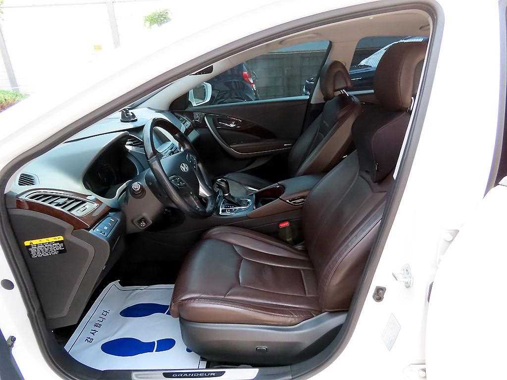 HYUNDAI Grandeur - Vista 5