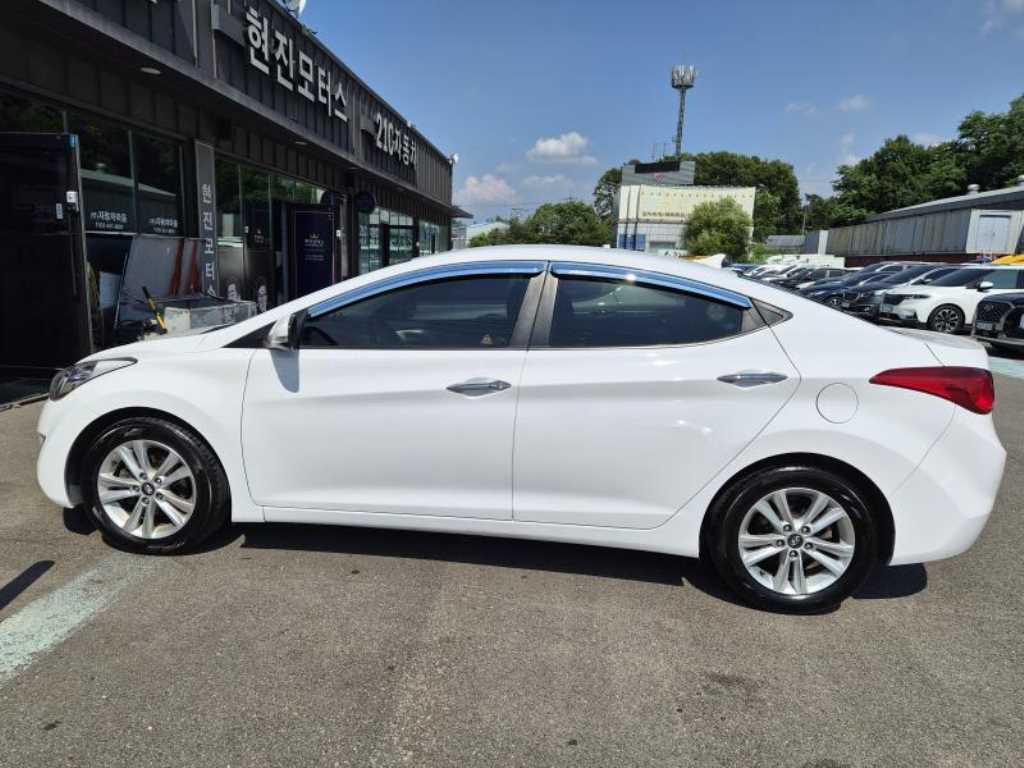 HYUNDAI Avante - Vista 2