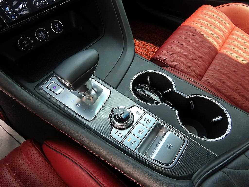 Genesis G70 - Vista 12