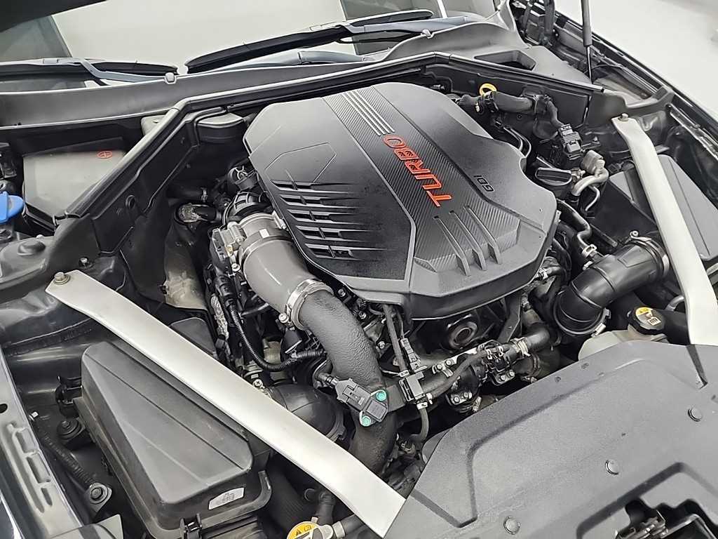 KIA Stinger - Vista 5