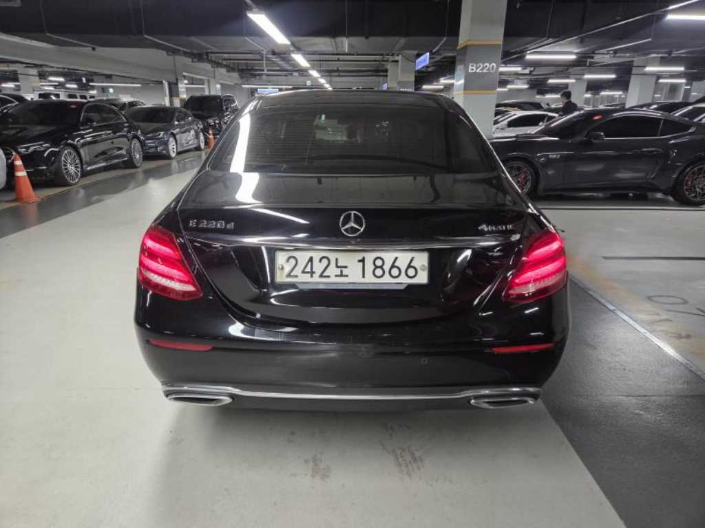 Mercedes Benz E class - Vista 2