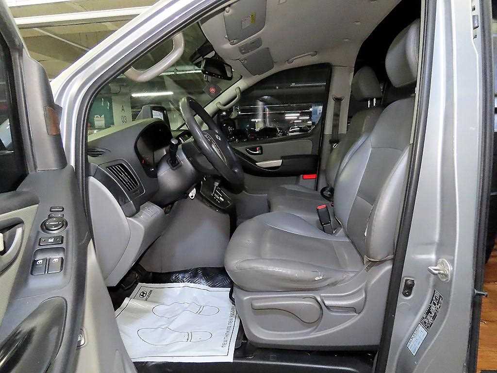 HYUNDAI Starex - Vista 6