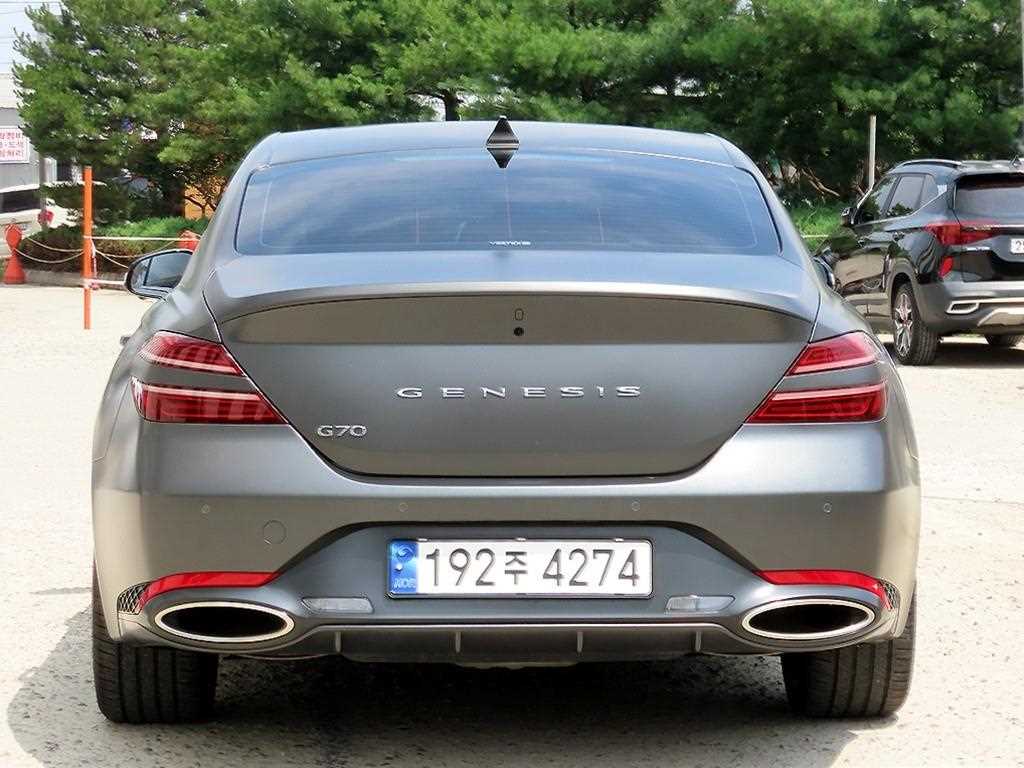 Genesis G70 - Vista 6