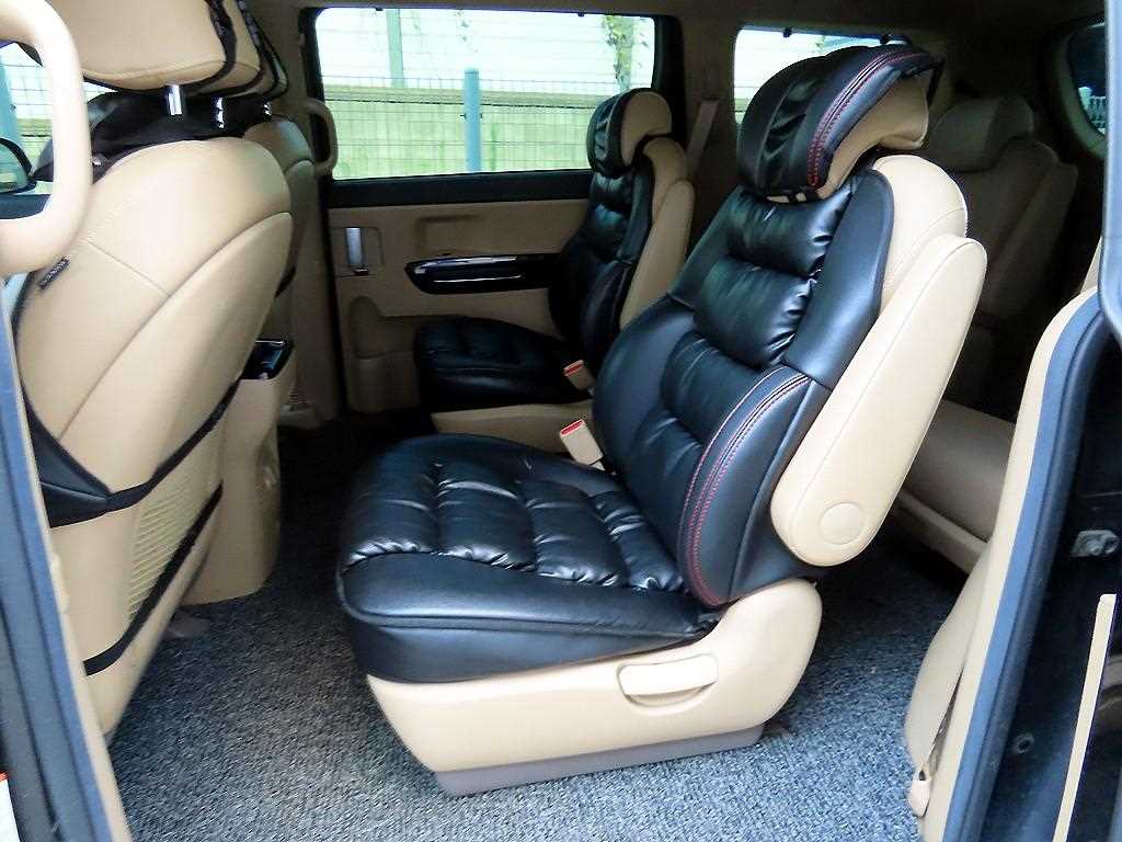 KIA Carnival - Vista 8