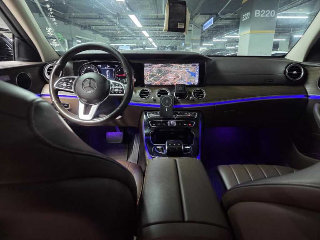 Mercedes Benz E class - Vista 3