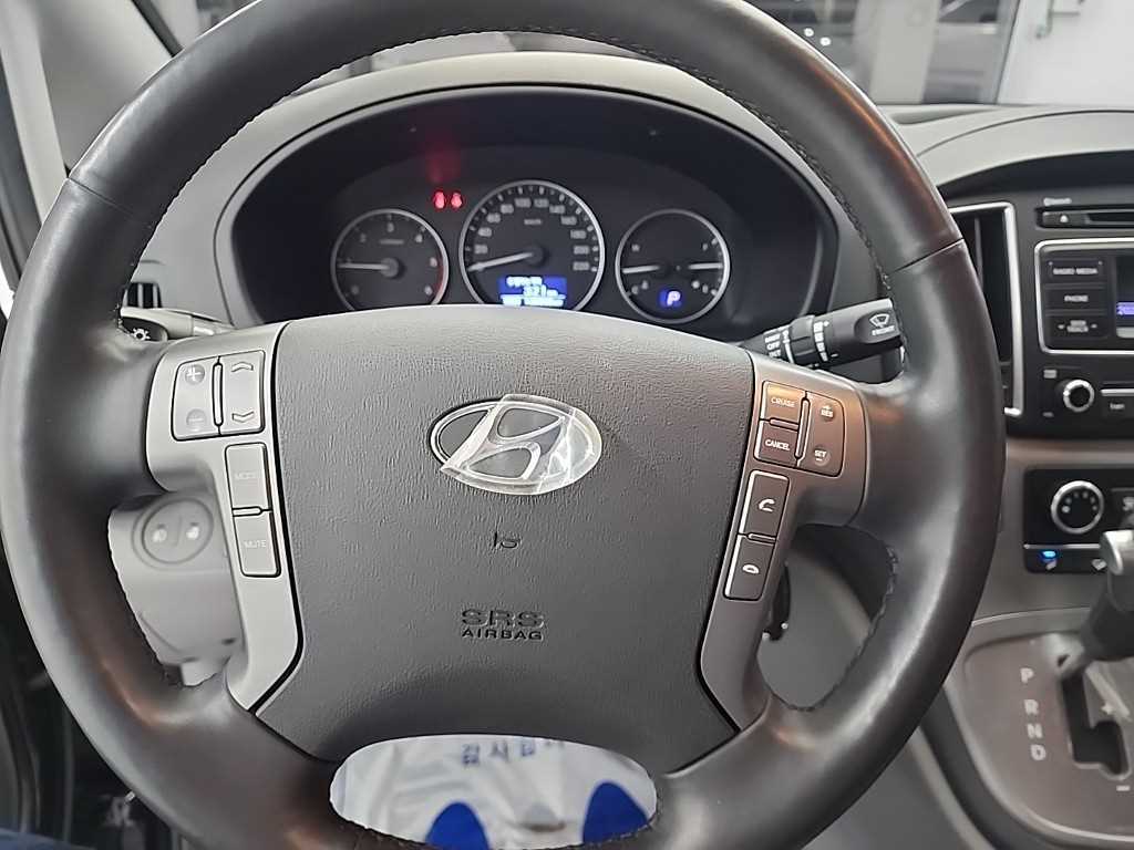 HYUNDAI Starex - Vista 9